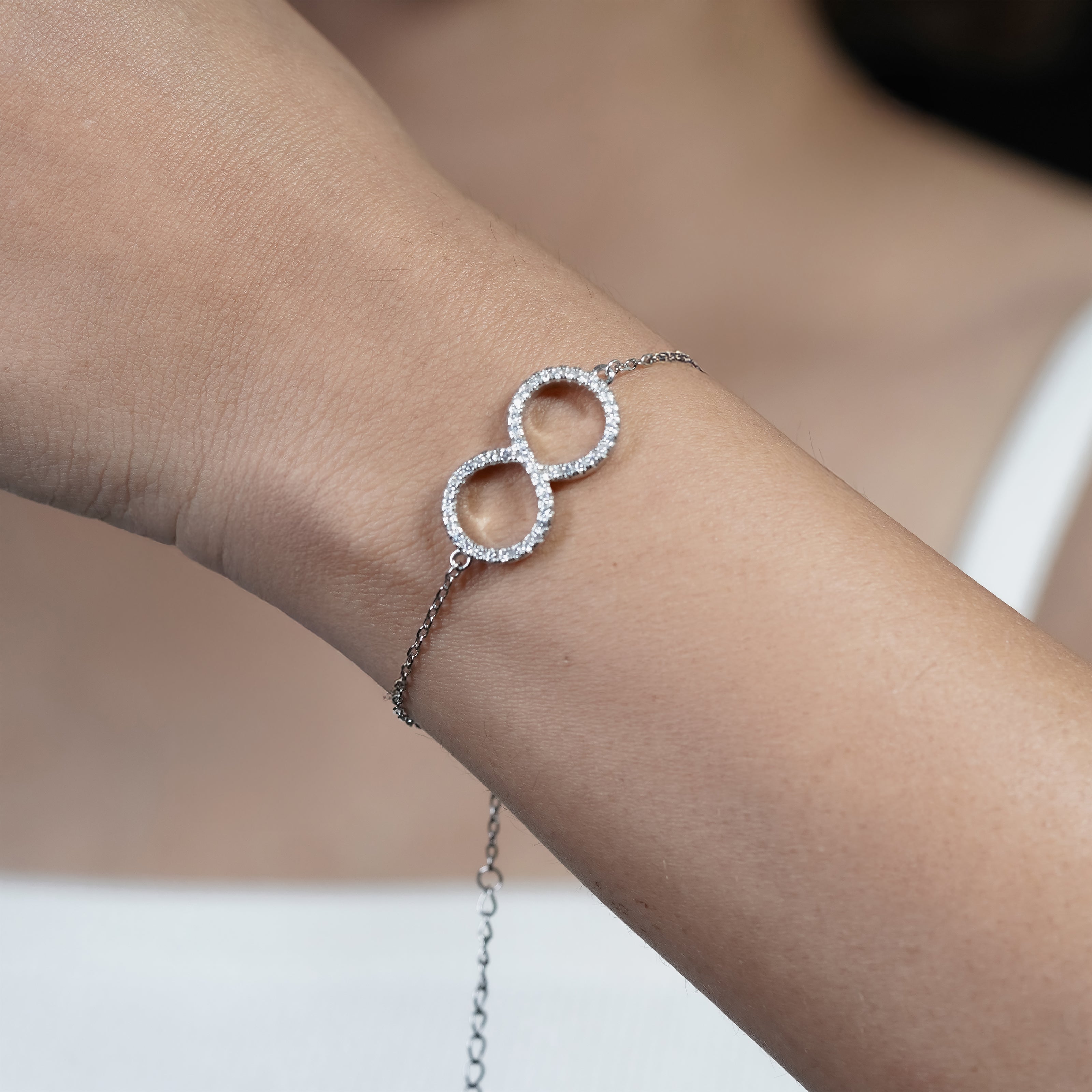 Reeva's 925 Sterling Silver Infinity Bracelet