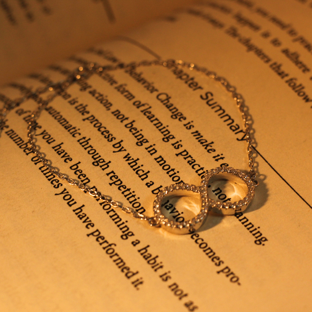 Reeva's 925 Sterling Silver Infinity Bracelet