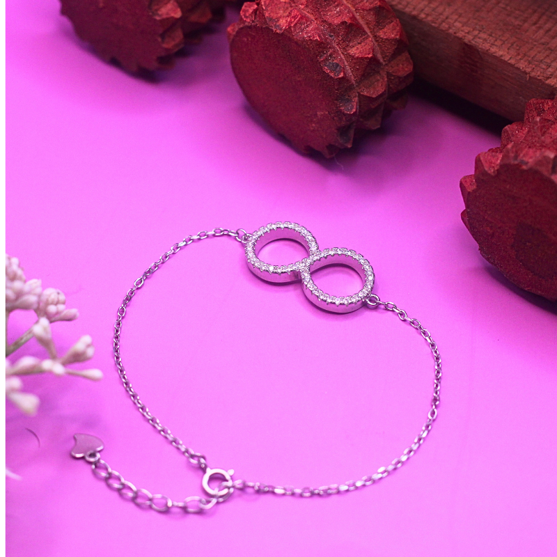 Reeva's 925 Sterling Silver Infinity Bracelet