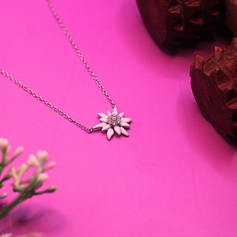 Reeva's 925 sterling silver White Flower nacklace