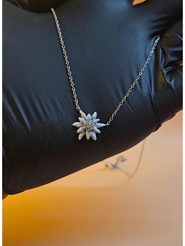 Reeva's 925 sterling silver White Flower nacklace